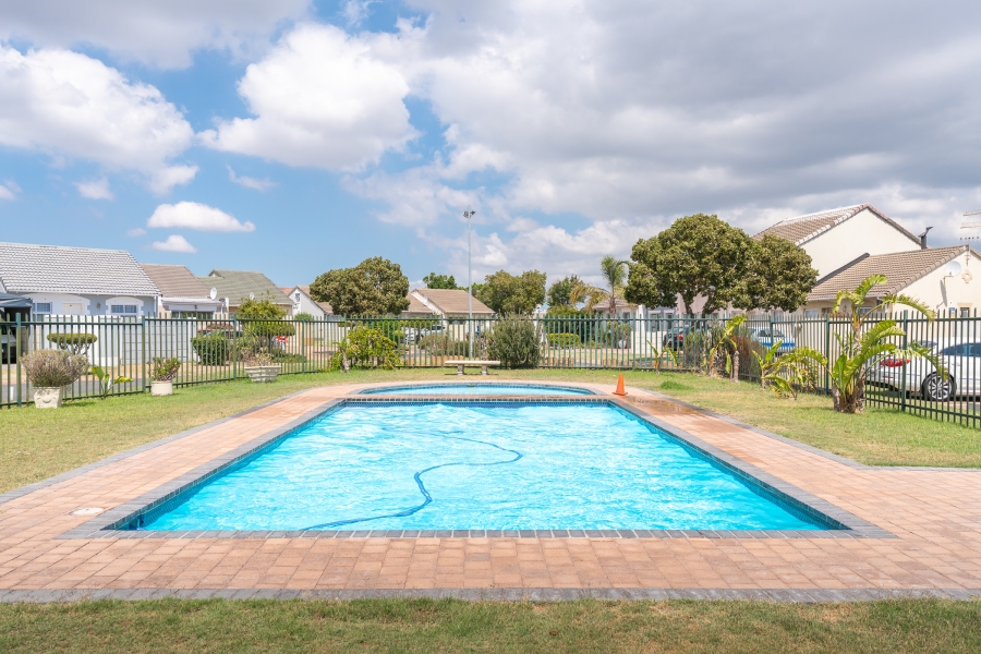 4 Bedroom Property for Sale in Thornton Western Cape